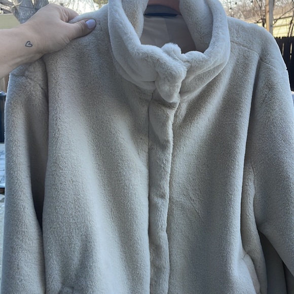 VICI Faux Fur Jacket Shacket - Picture 9 of 9